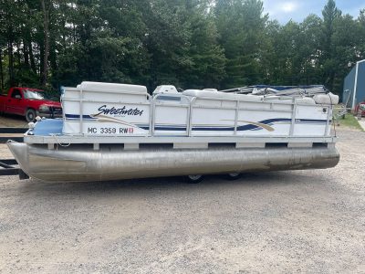 1999 20' Sweetwater 40hp Mercury 4 stroke