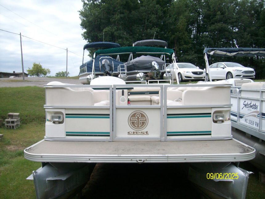 2000 25' CrestII 50hp Merc