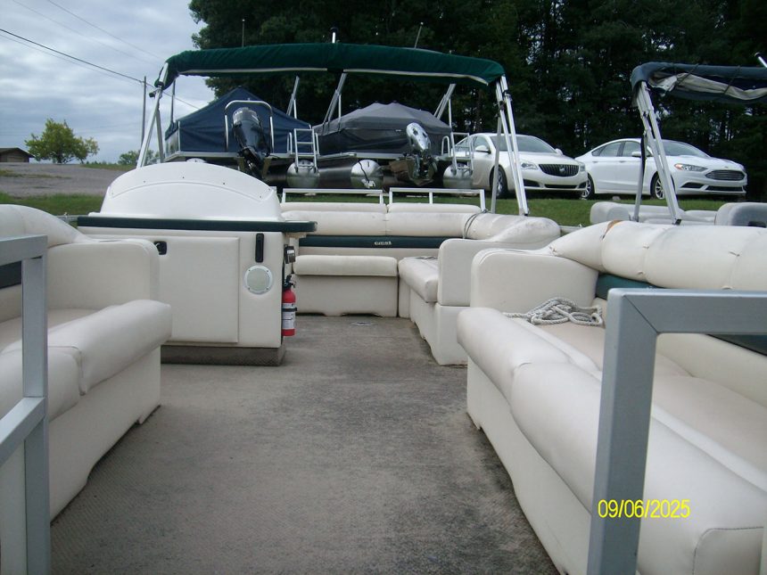 2000 25' CrestII 50hp Merc