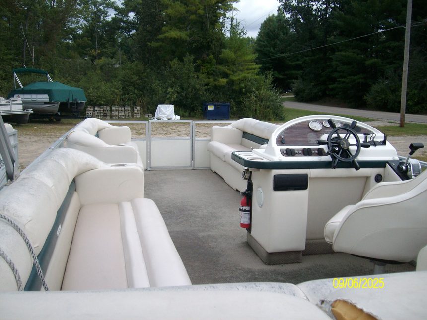 2000 25' CrestII 50hp Merc