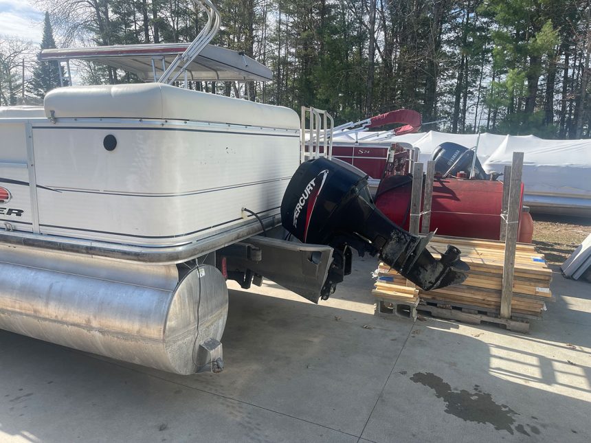 2005 22' Sun Tracker 50Hp Mercury 2stroke