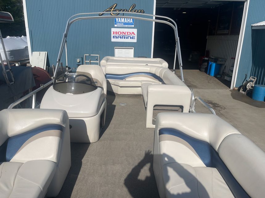 2005 22' Sun Tracker 50Hp Mercury 2stroke