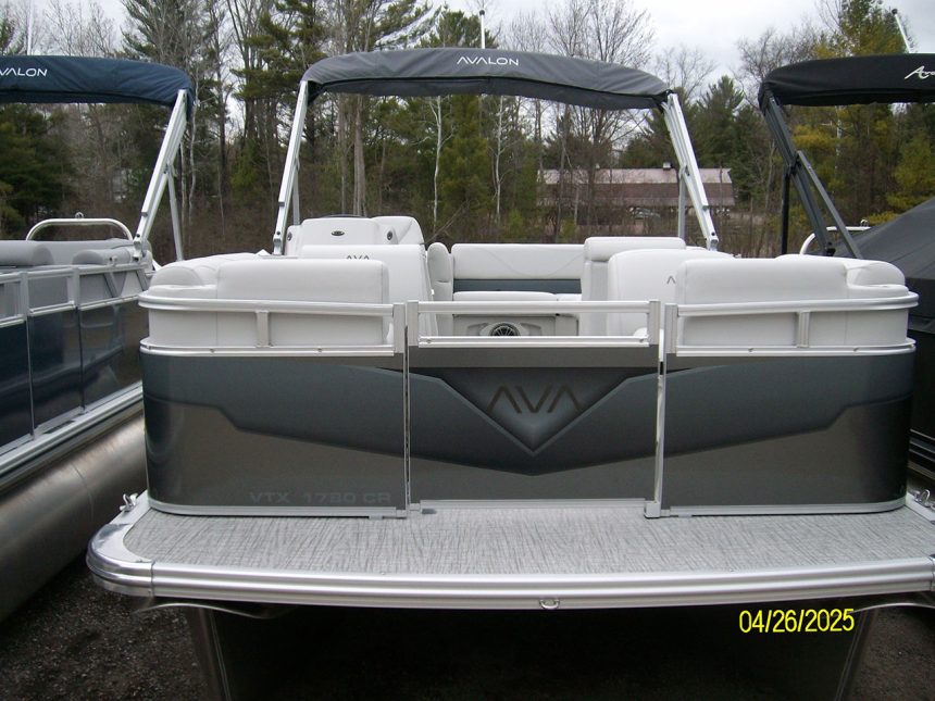2025 17' VTX Cruise 50hp Honda