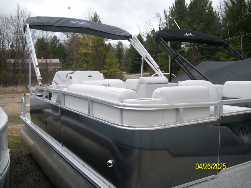 2025 17' VTX Cruise 50hp Honda