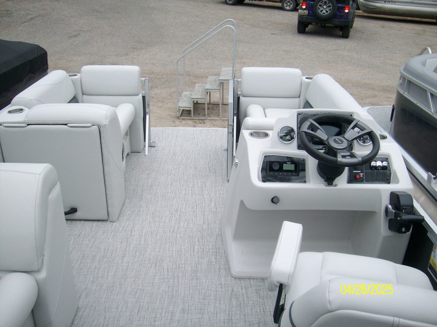 2025 17' VTX Cruise 50hp Honda