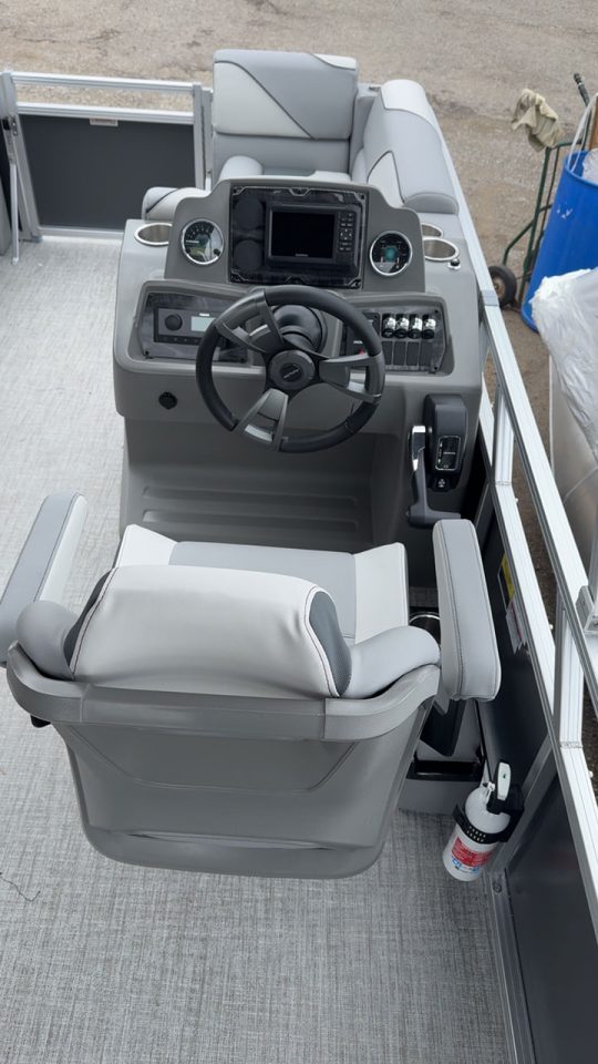 2026 21' Ven Rear Bench 115Hp Honda Charcoal
