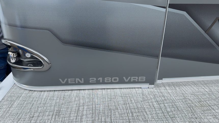 2026 21' Ven Rear Bench 115Hp Honda Charcoal