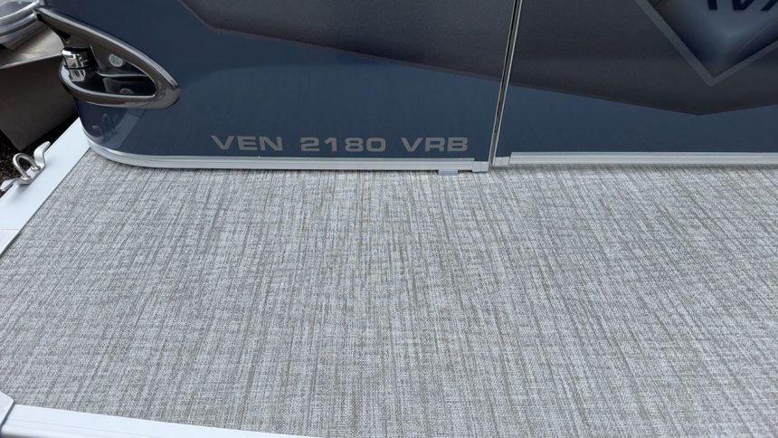 2026 21' Ven Rear Bench 115hp Honda Blue