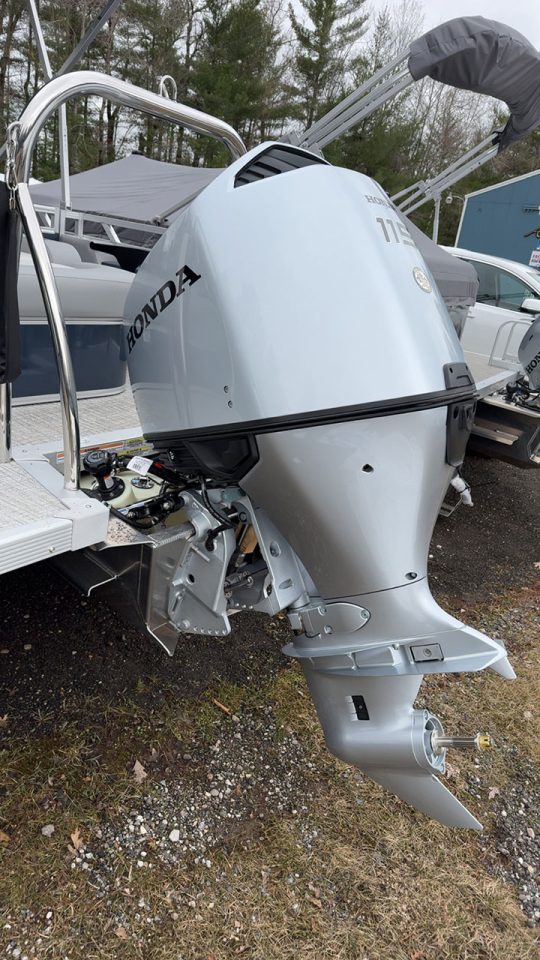 2026 21' Ven Rear Bench 115hp Honda Blue