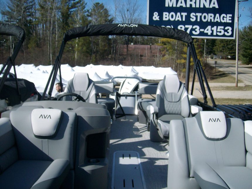 2026 23' LSZ QL Tri Toon 250hp Honda Charcoal