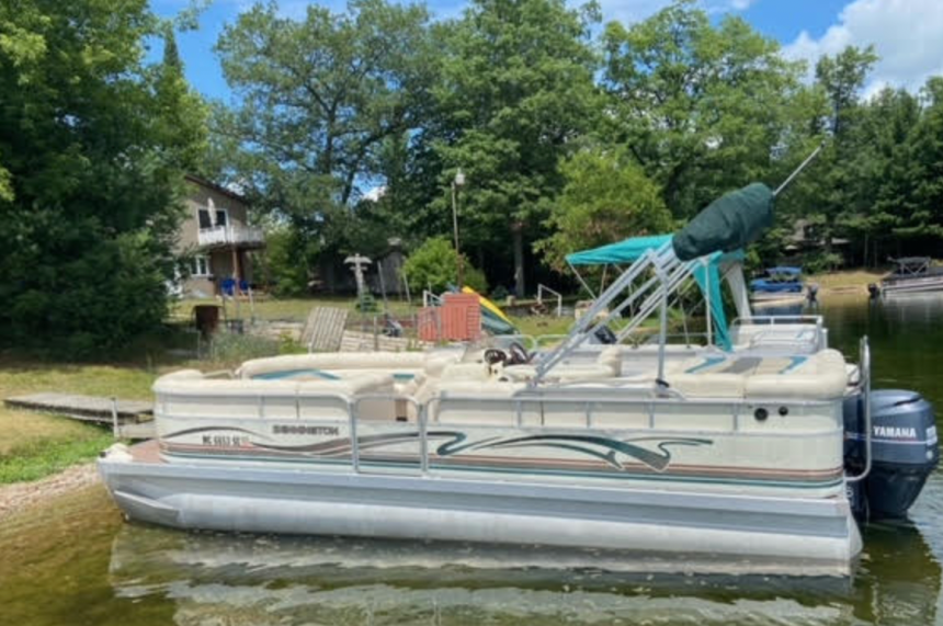 22' Bennington with 115hp motor